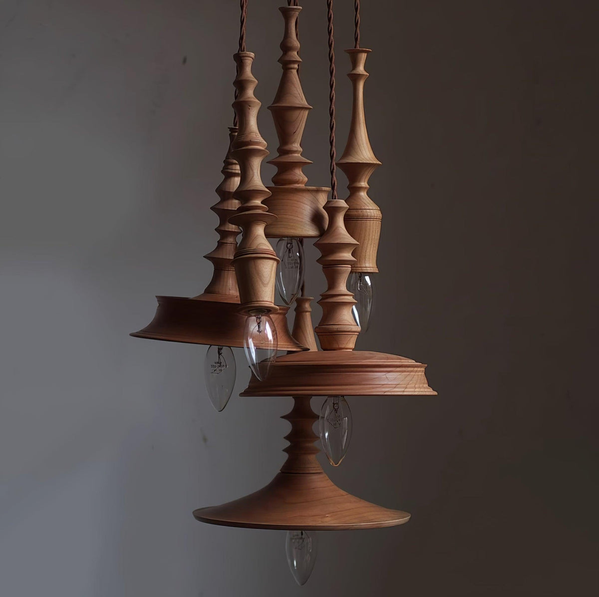 Tessira Pendelleuchte aus Holz im Industrie-Stil