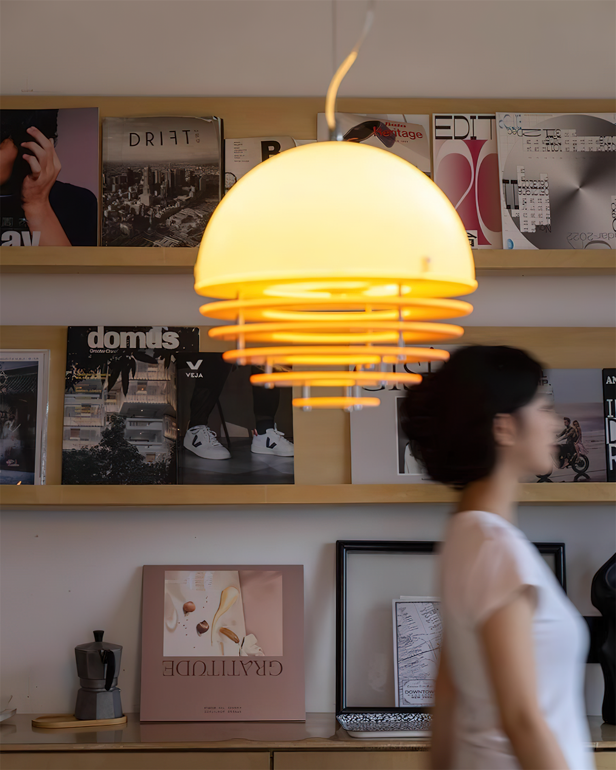 Pendelleuchte mit mehrschichtigem Lampenschirm für modernes weiches Leuchten im Esszimmer