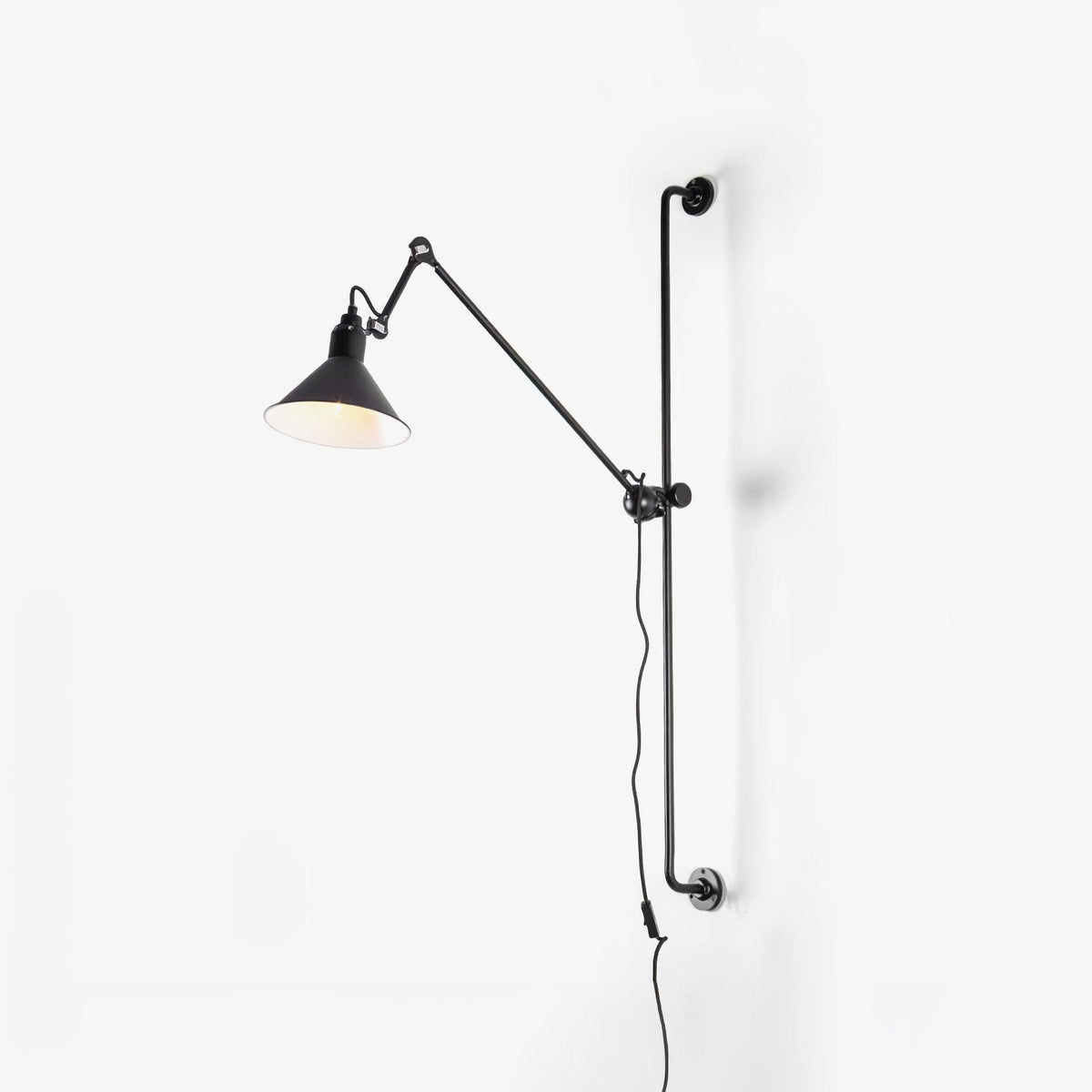 Dral Support Frame Rocker Wandleuchte