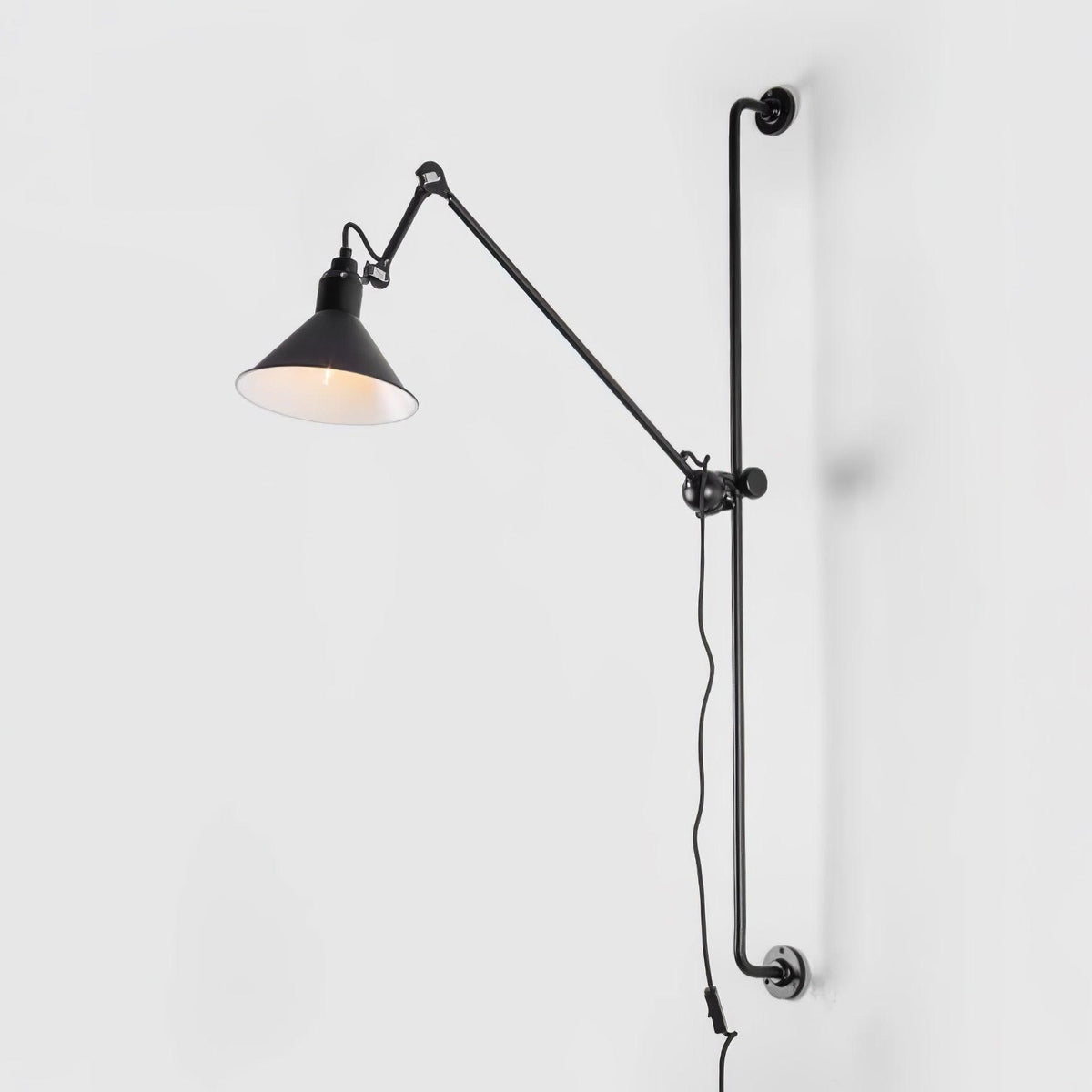 Dral Support Frame Rocker Wandleuchte