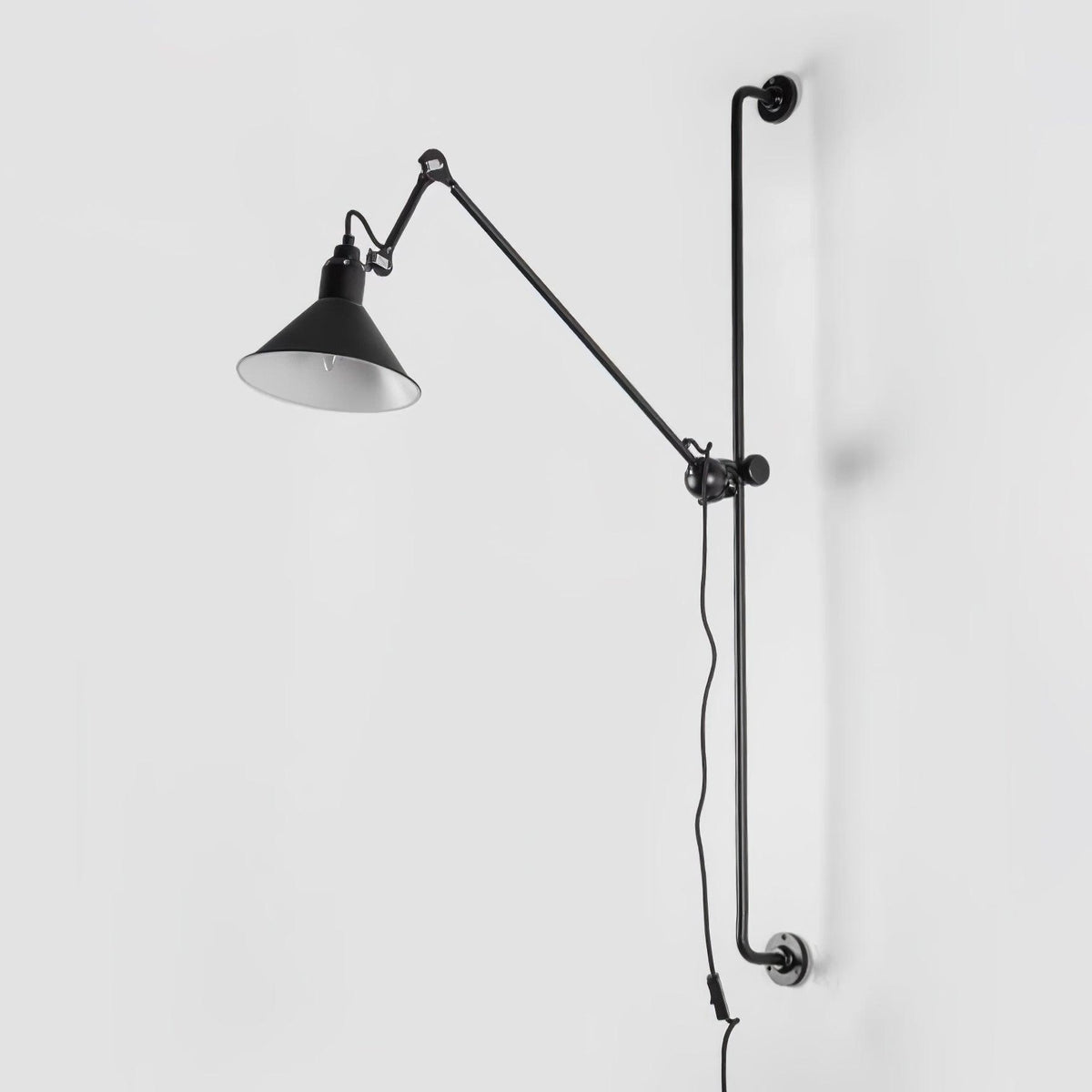 Dral Support Frame Rocker Wandleuchte