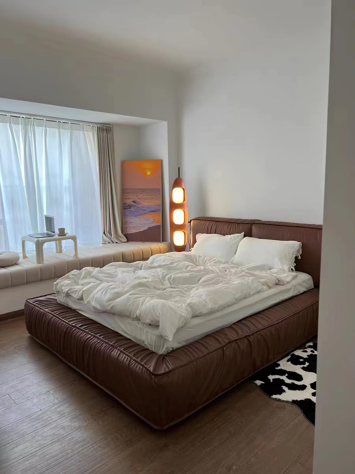 Camirara Stehleuchte aus Marmor in Teak-Farbe