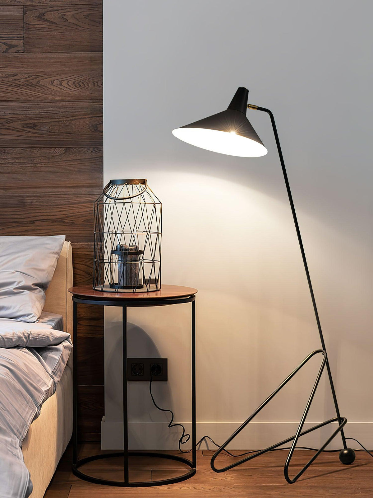 Caleleria moderne Stehleuchte im industriellen Stil