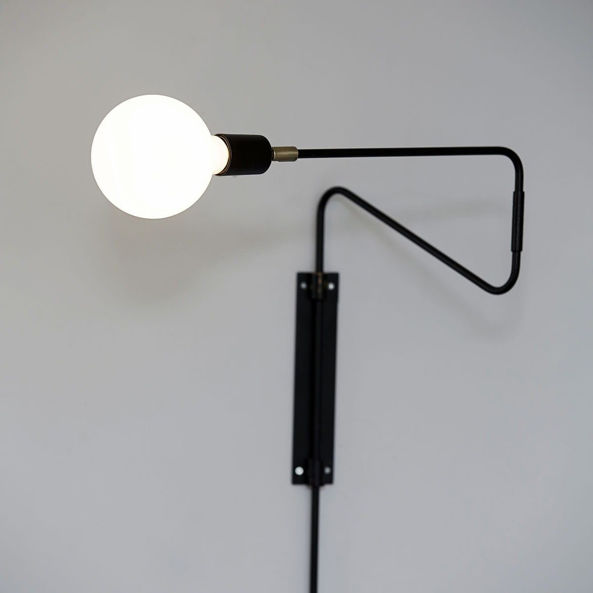 Elsoreth moderne minimalistische Wandleuchte mit Pendelbewegung