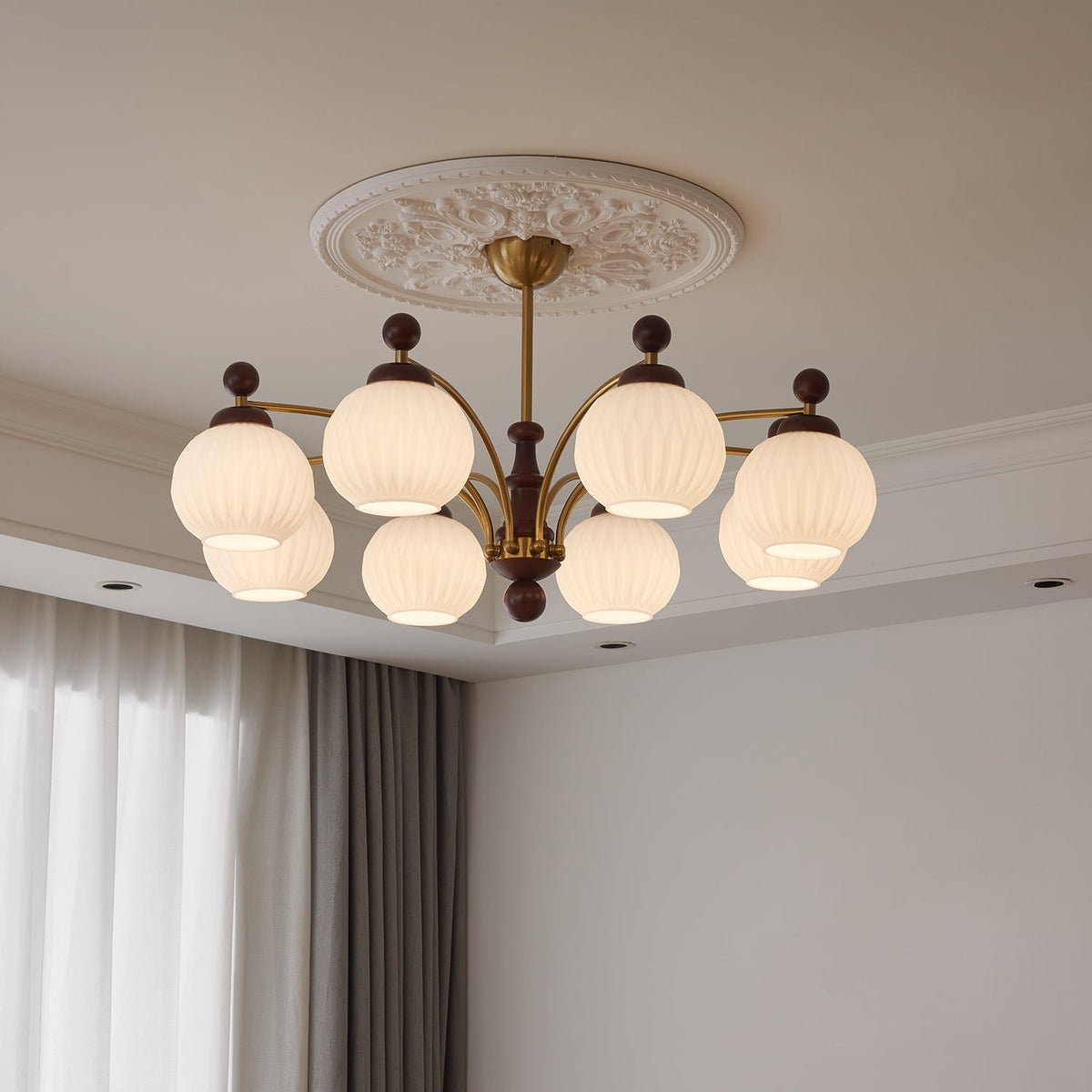 Vedoror Kronleuchter aus Holz und Glas im klassischen Orb-Design