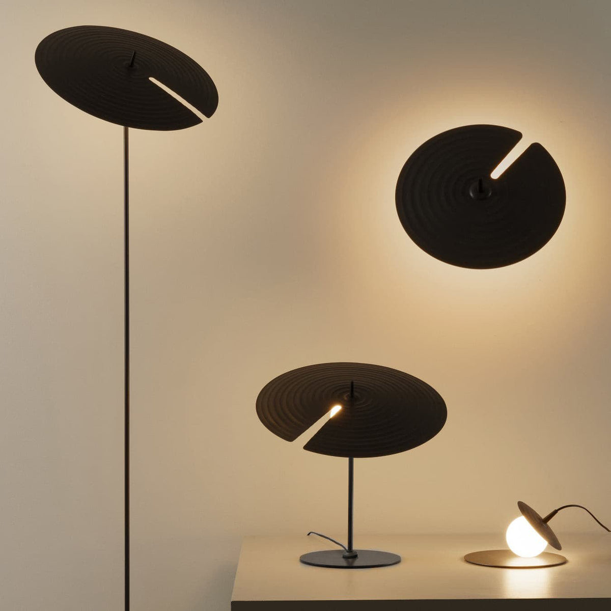 Spira moderne Stehleuchte aus Aluminium
