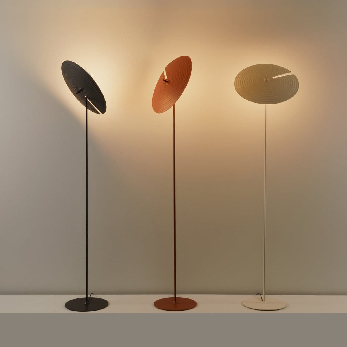Spira moderne Stehleuchte aus Aluminium