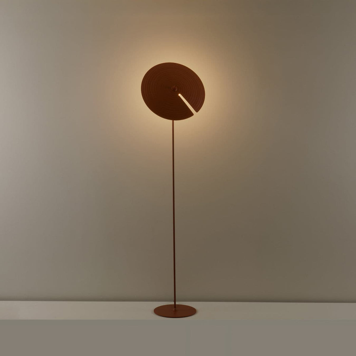 Spira moderne Stehleuchte aus Aluminium