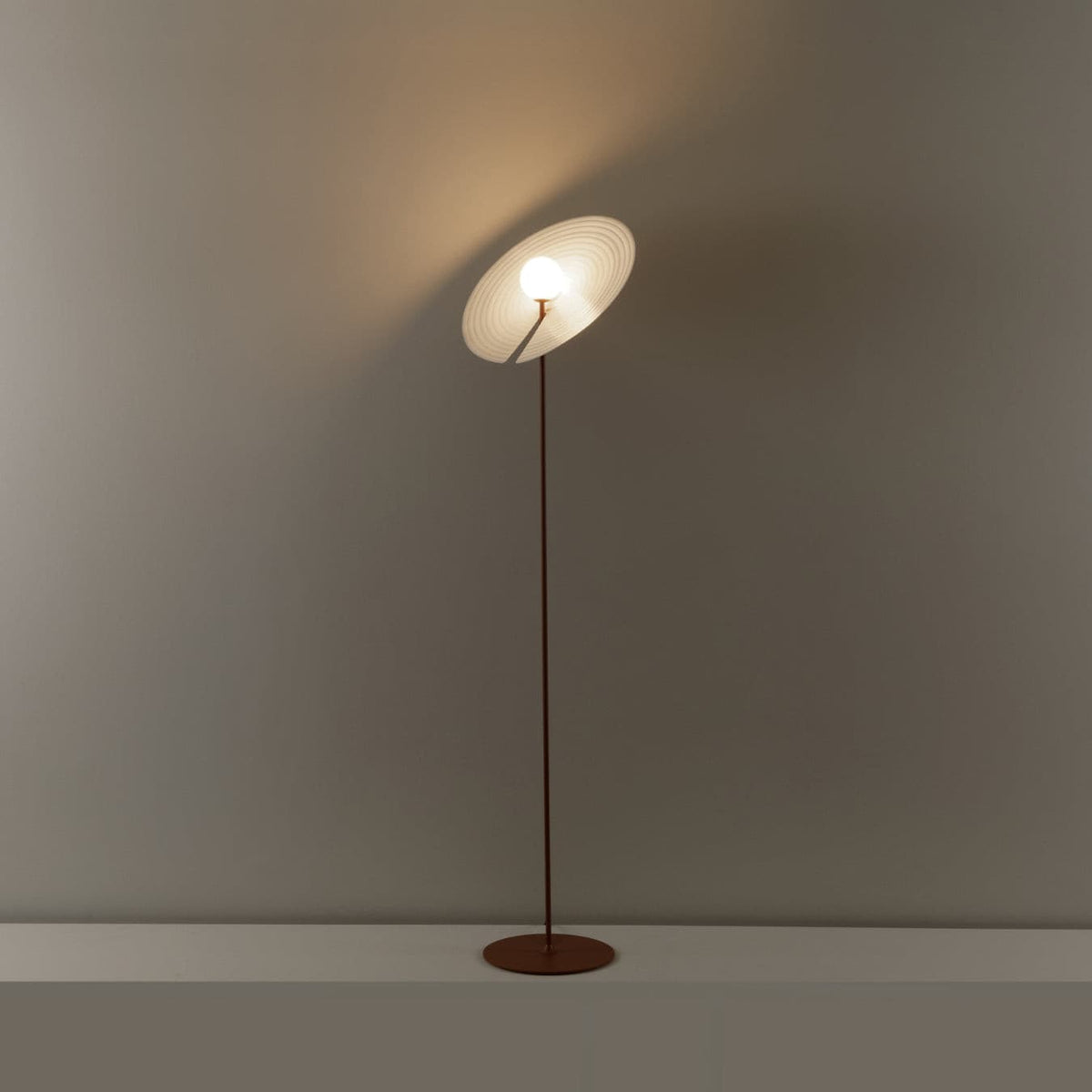 Spira moderne Stehleuchte aus Aluminium