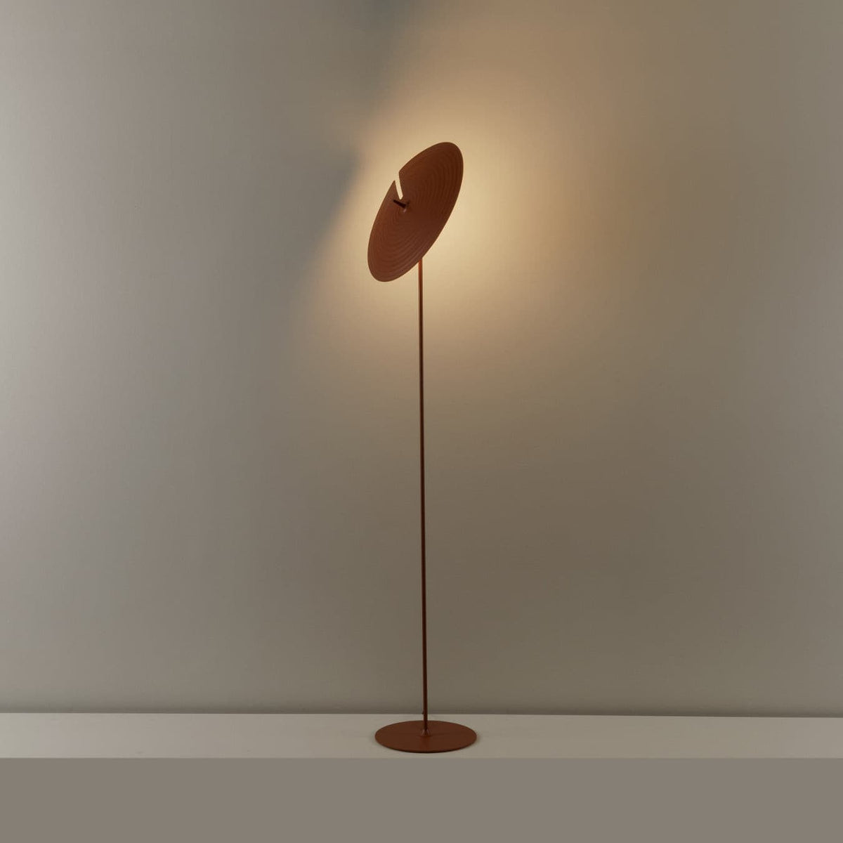 Spira moderne Stehleuchte aus Aluminium