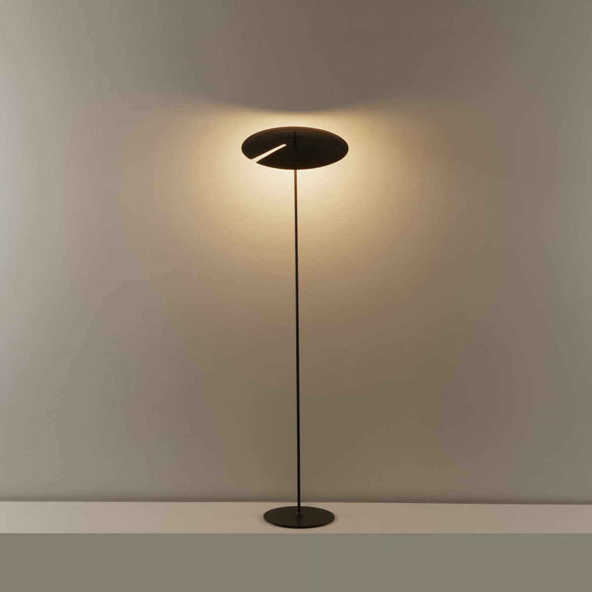 Spira moderne Stehleuchte aus Aluminium