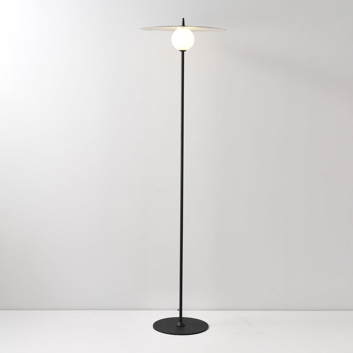 Spira moderne Stehleuchte aus Aluminium