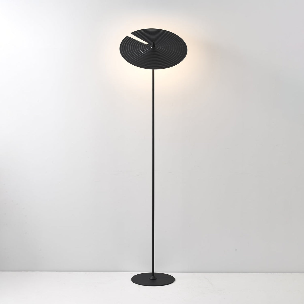 Spira moderne Stehleuchte aus Aluminium