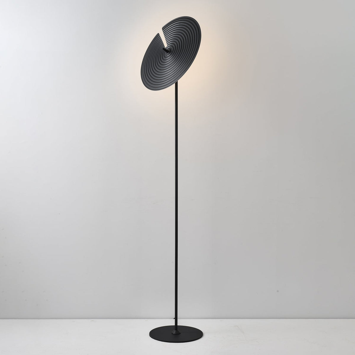 Spira moderne Stehleuchte aus Aluminium
