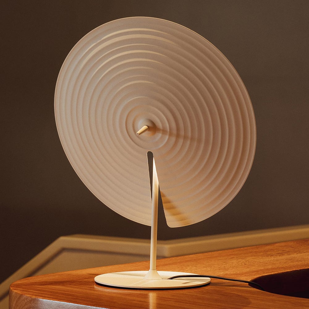 Vortex moderne Tischleuchte aus Aluminium