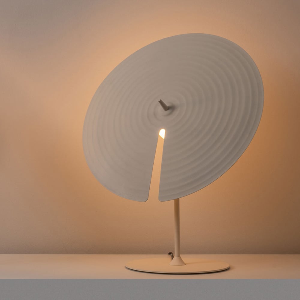 Vortex moderne Tischleuchte aus Aluminium