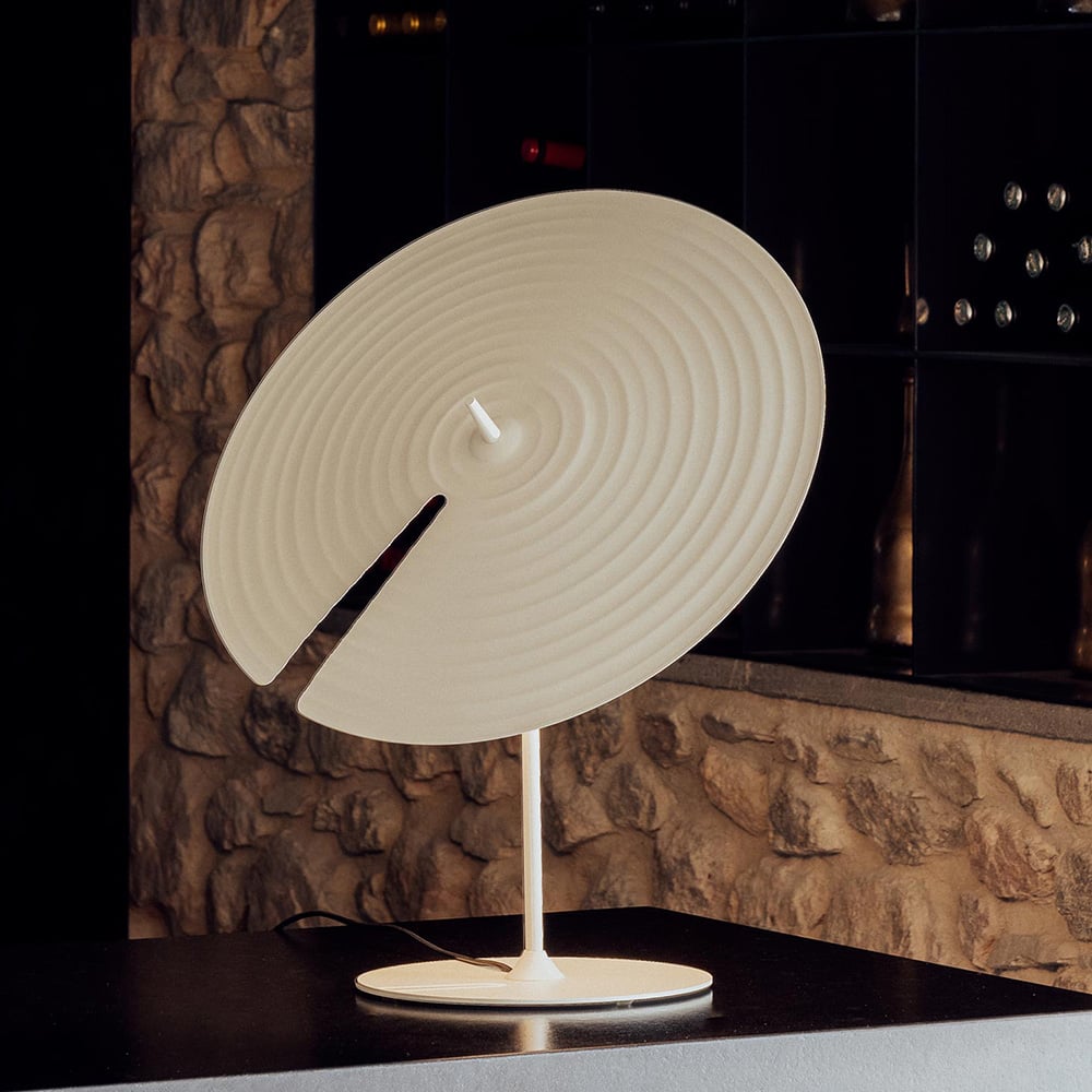 Vortex moderne Tischleuchte aus Aluminium
