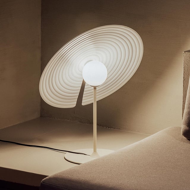 Vortex moderne Tischleuchte aus Aluminium