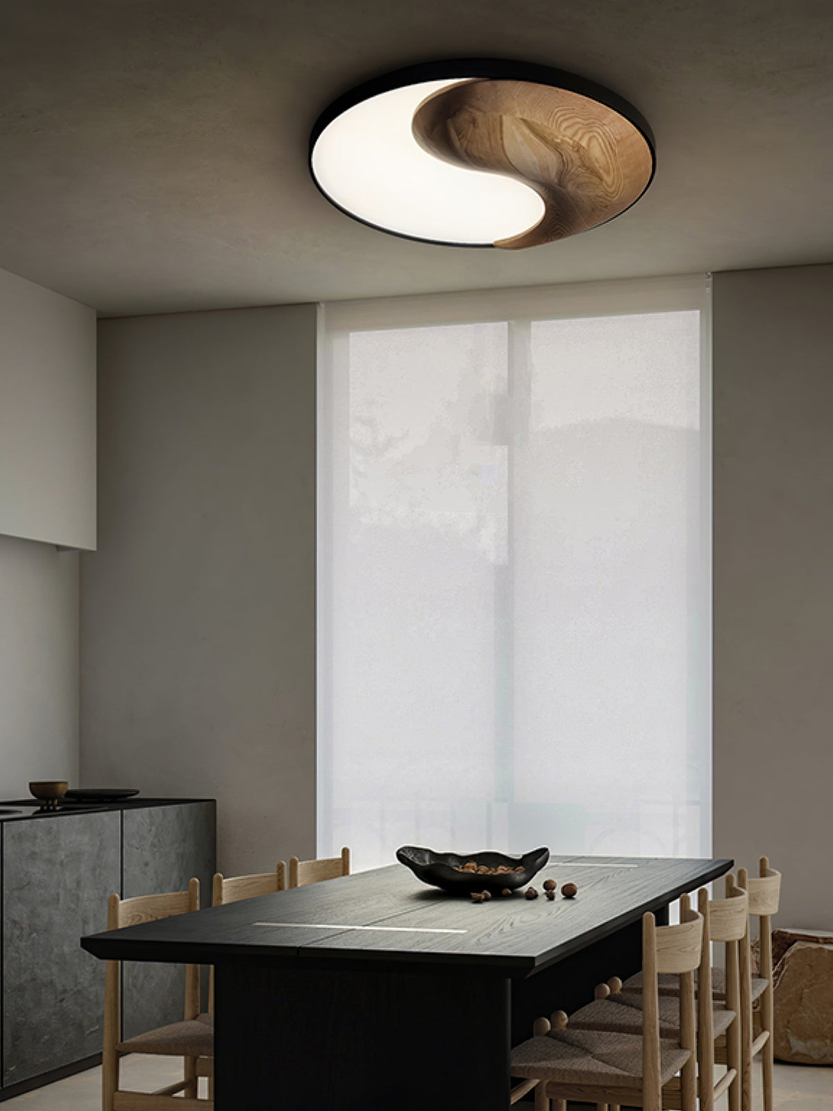 Ivelor zeitgenössische minimalistische Deckenleuchte aus Holz im Balance-Design