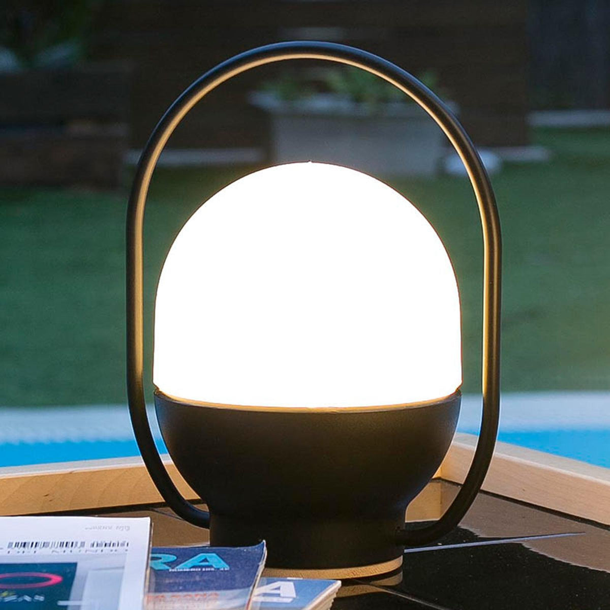 Orb Tischleuchte aus Glas im modernen Stil