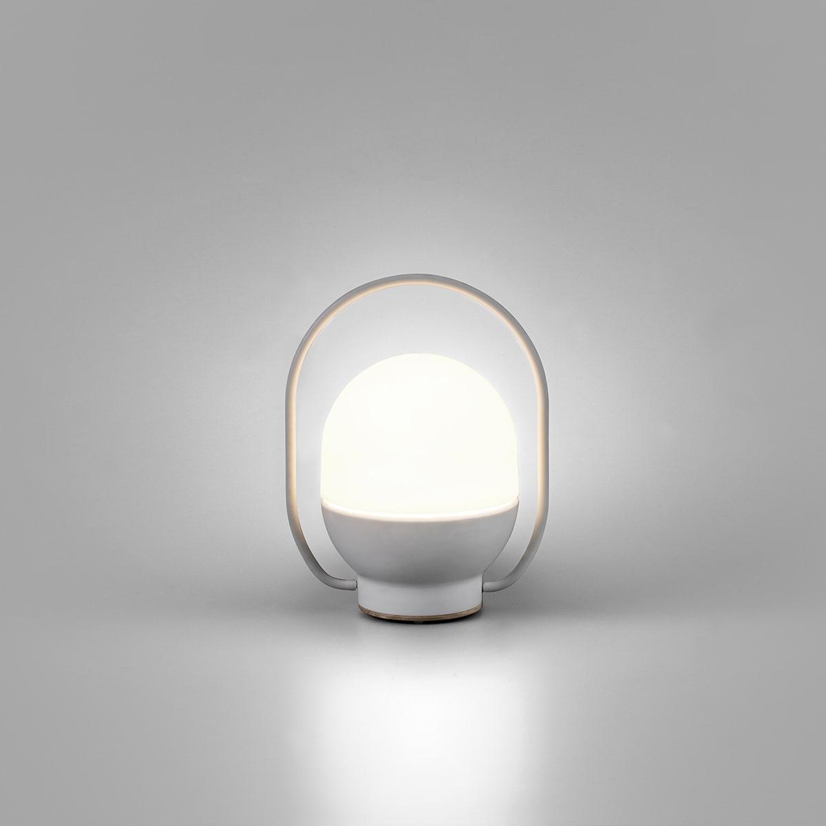 Orb Tischleuchte aus Glas im modernen Stil