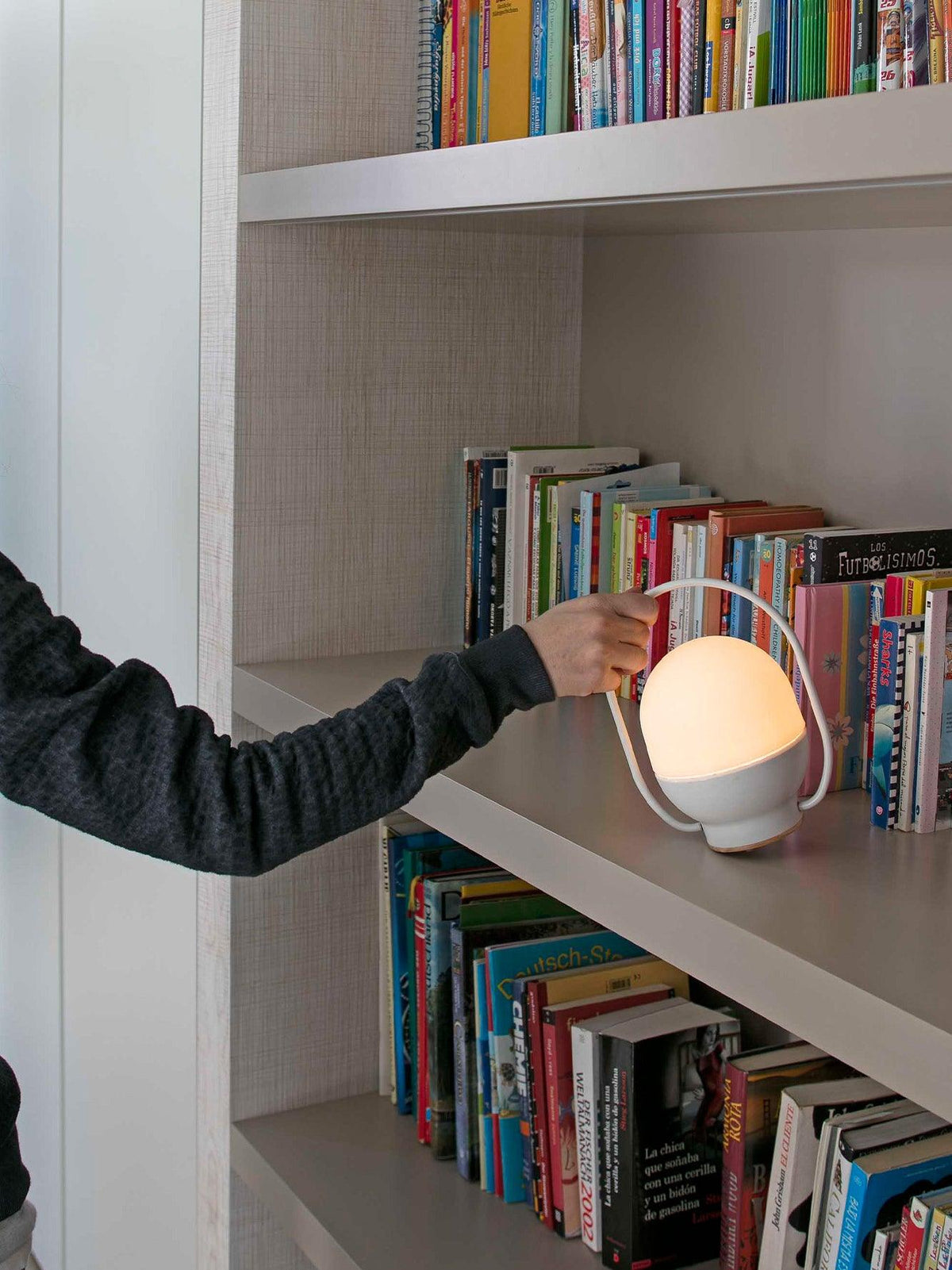 Orb Tischleuchte aus Glas im modernen Stil