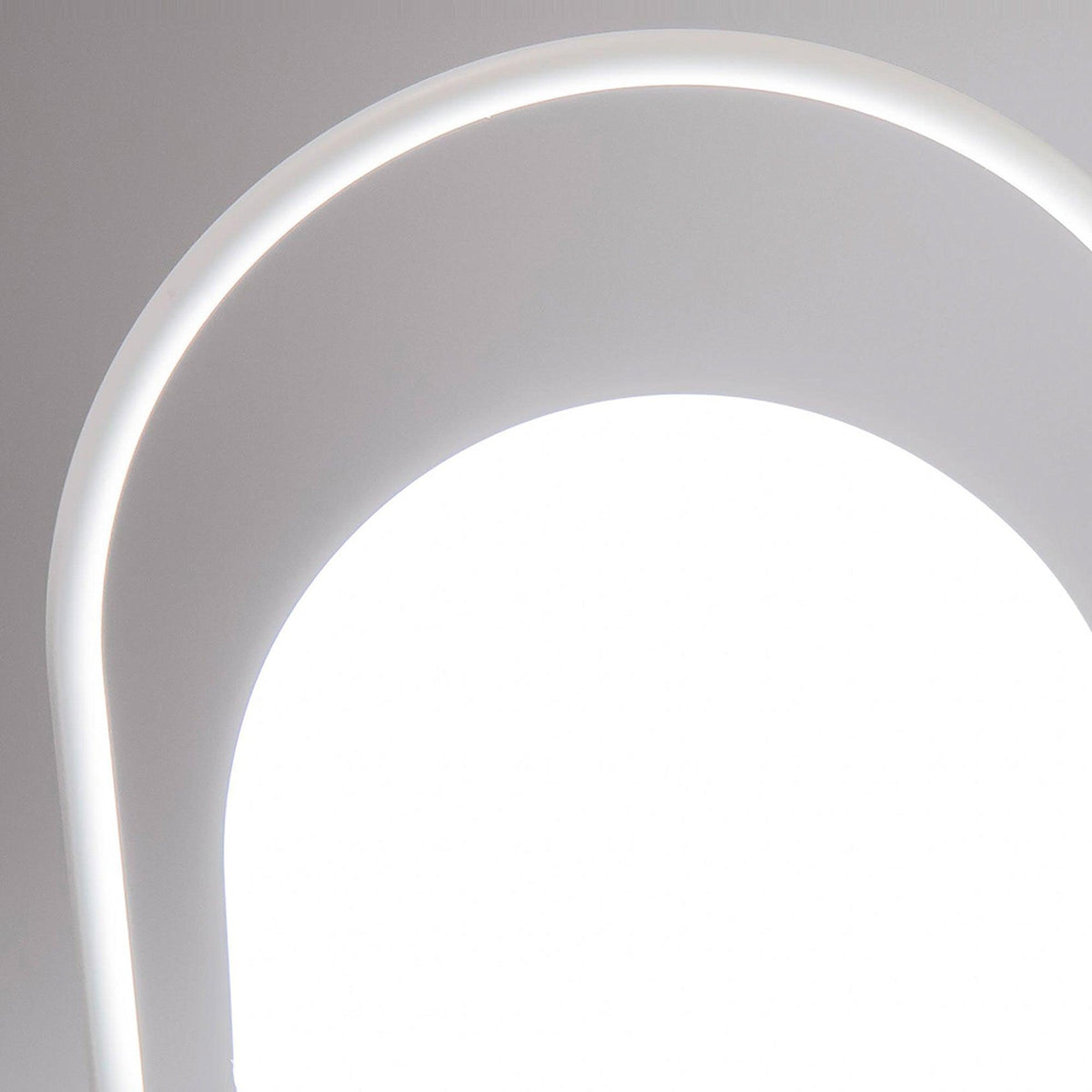 Orb Tischleuchte aus Glas im modernen Stil