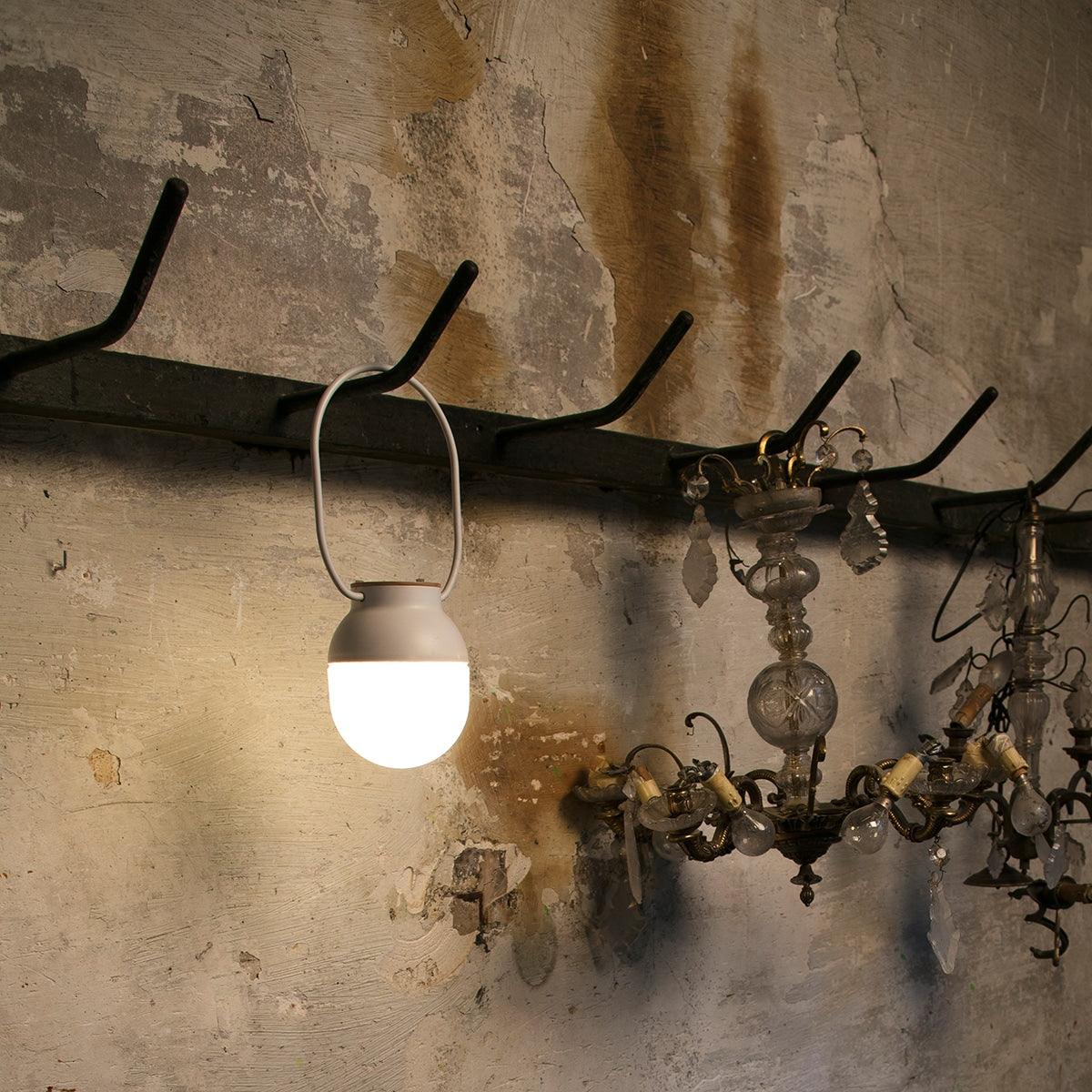 Orb Tischleuchte aus Glas im modernen Stil