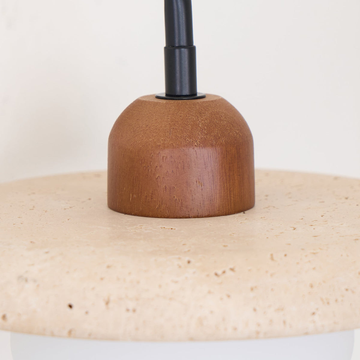 Tavivette Travertine Wandleuchte mit Kettenzug-Schalter