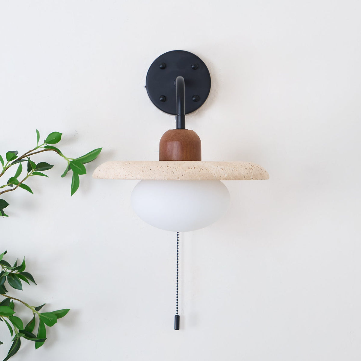 Tavivette Travertine Wandleuchte mit Kettenzug-Schalter