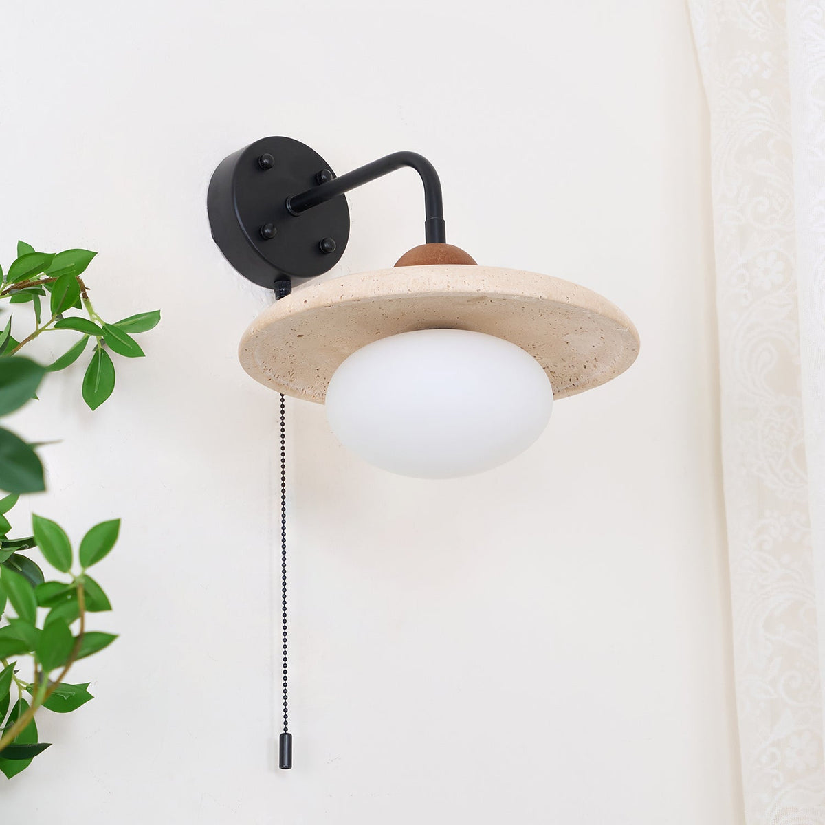 Tavivette Travertine Wandleuchte mit Kettenzug-Schalter