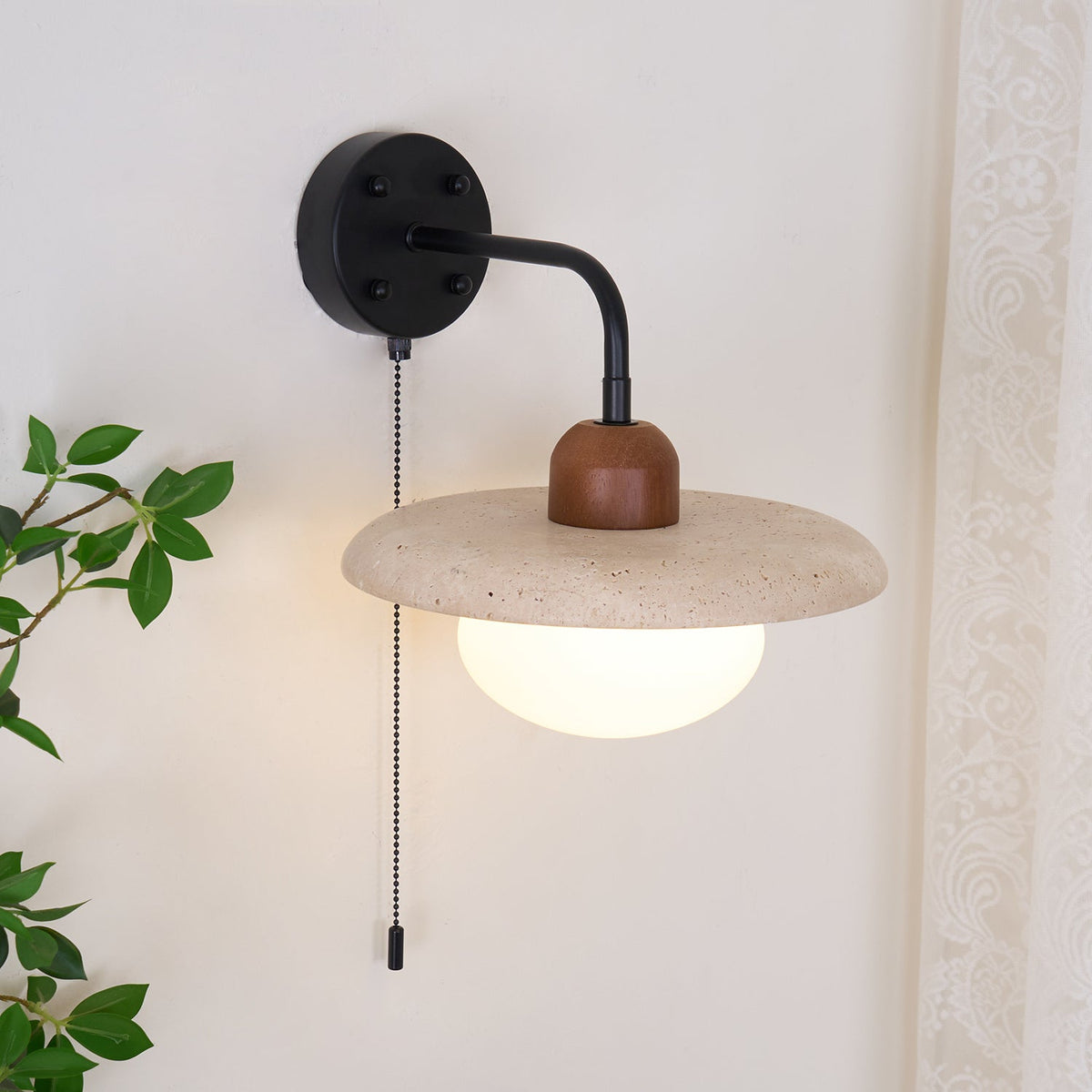 Tavivette Travertine Wandleuchte mit Kettenzug-Schalter