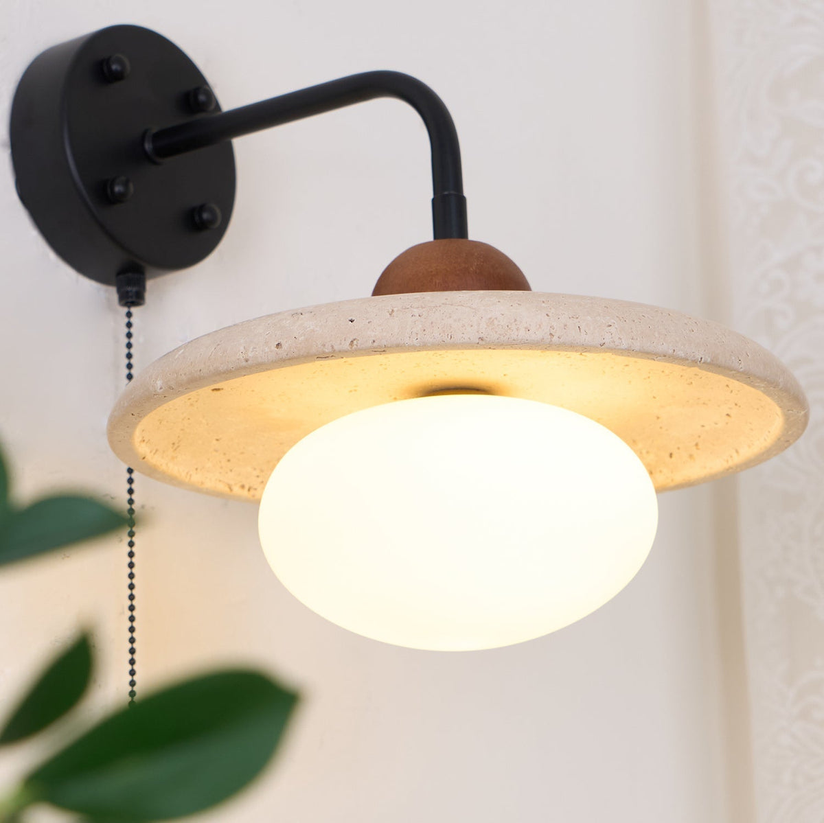 Tavivette Travertine Wandleuchte mit Kettenzug-Schalter