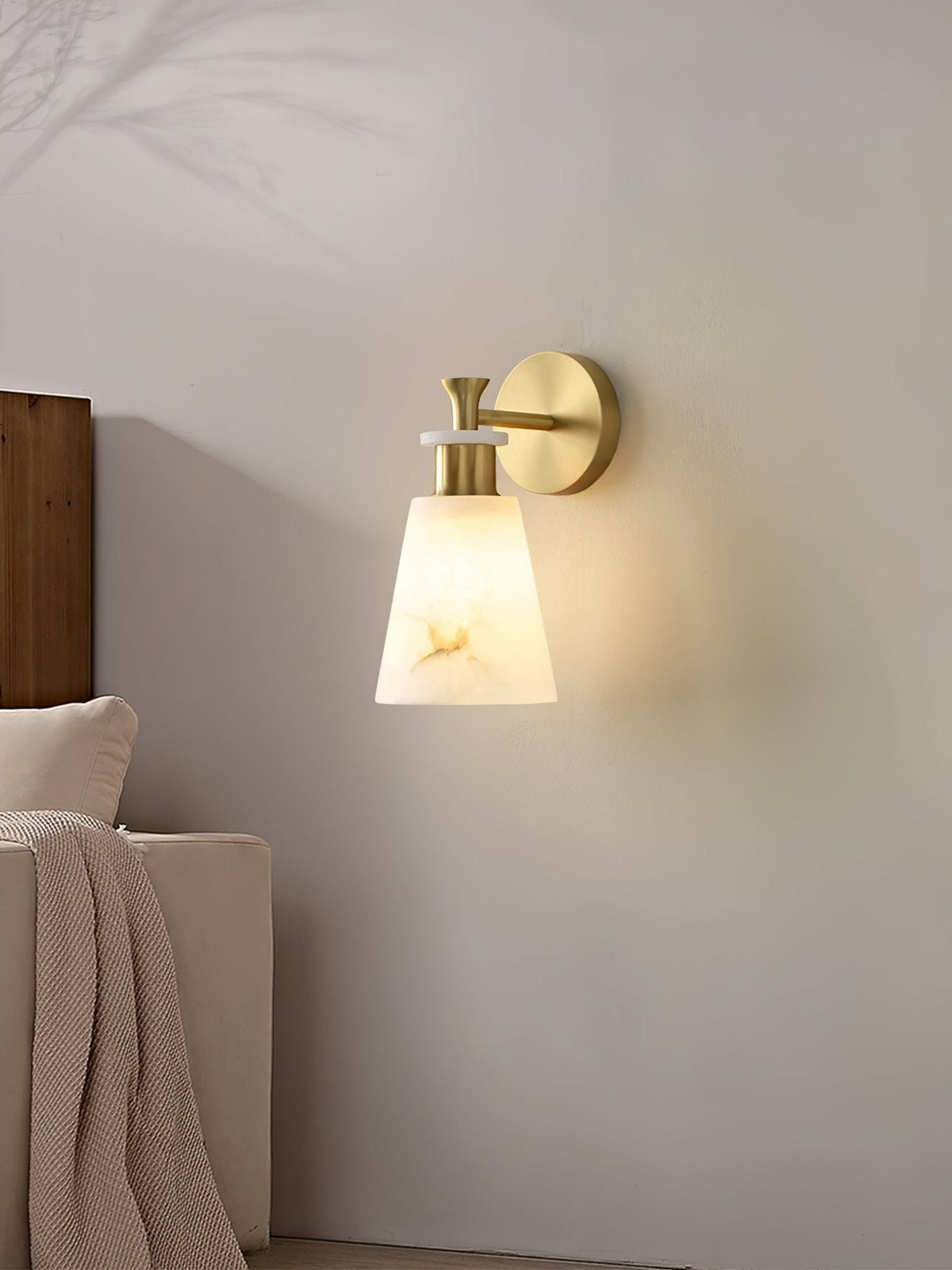 Tapered Alabaster-Wandleuchte