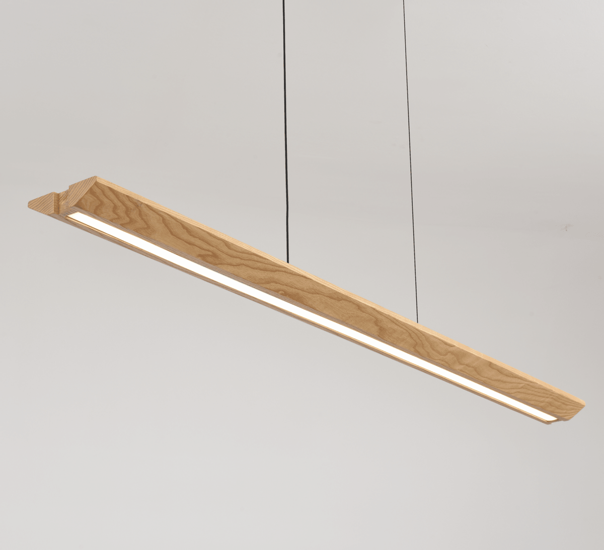 Alderine Pendelleuchte aus Holz linear
