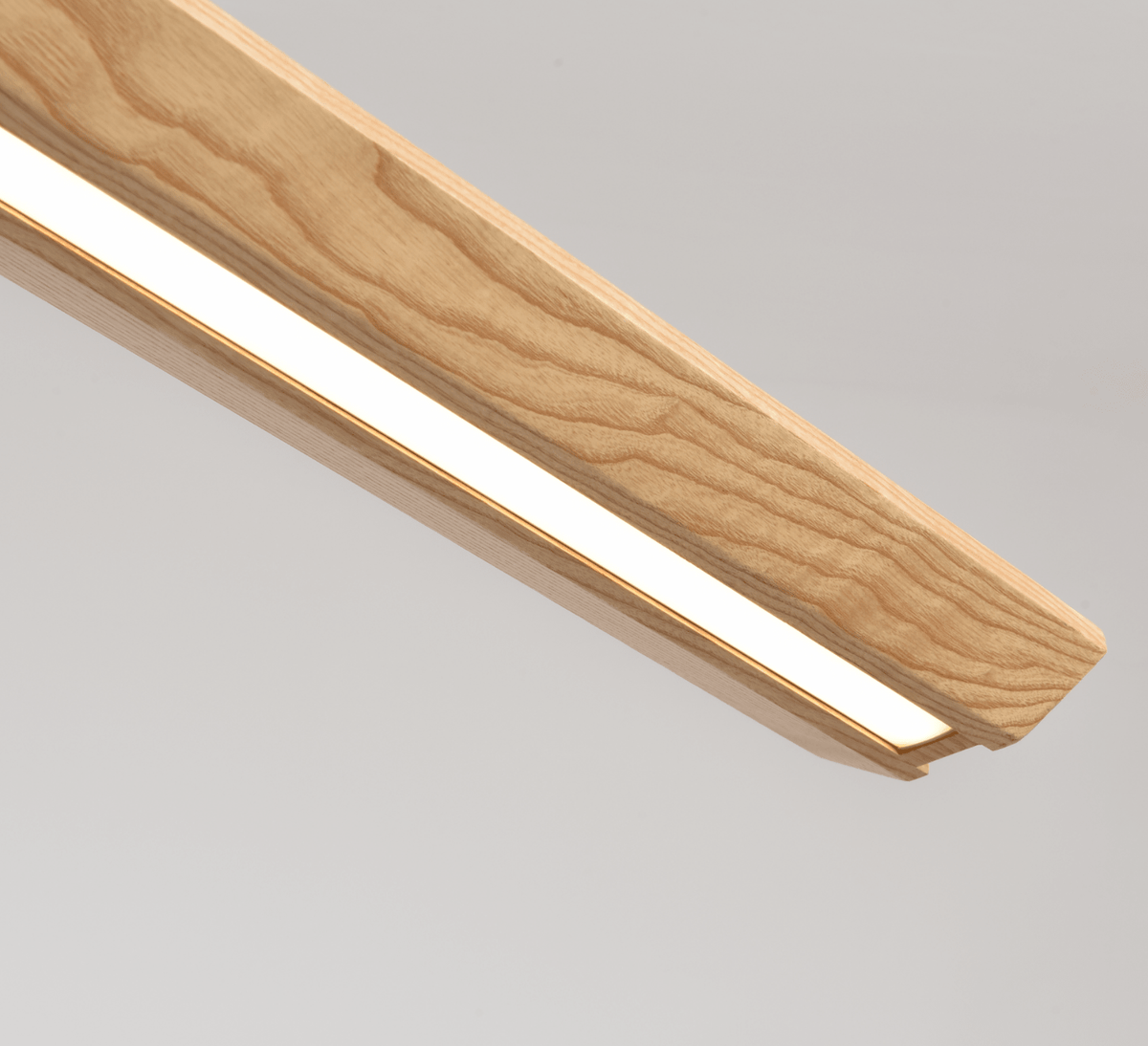 Alderine Pendelleuchte aus Holz linear