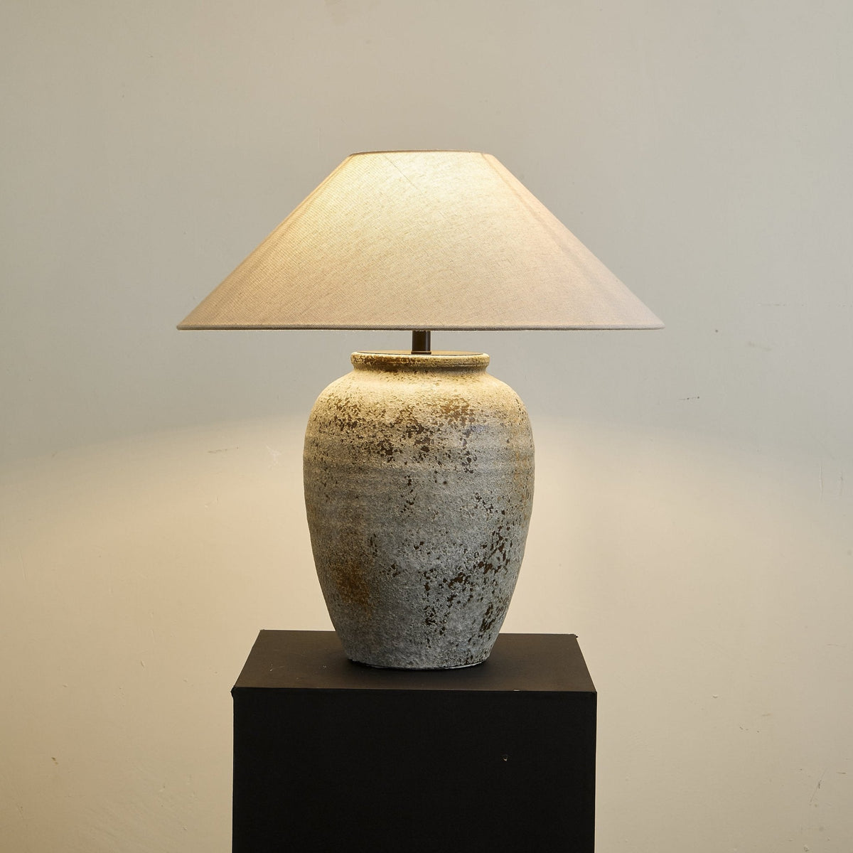 Terra Keramik- und Stoff-Tischleuchte in Grau & Beige