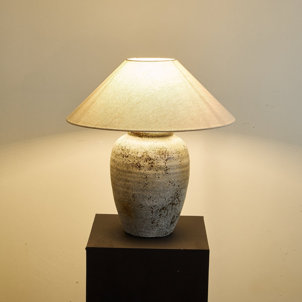 Terra Keramik- und Stoff-Tischleuchte in Grau & Beige