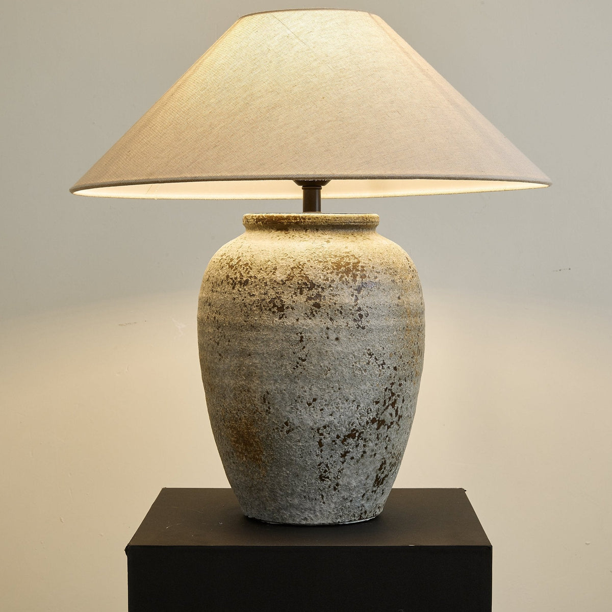 Terra Keramik- und Stoff-Tischleuchte in Grau & Beige
