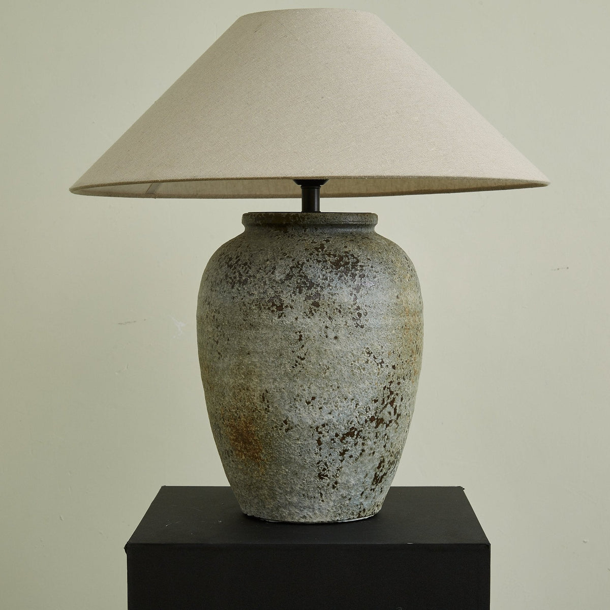 Terra Keramik- und Stoff-Tischleuchte in Grau & Beige