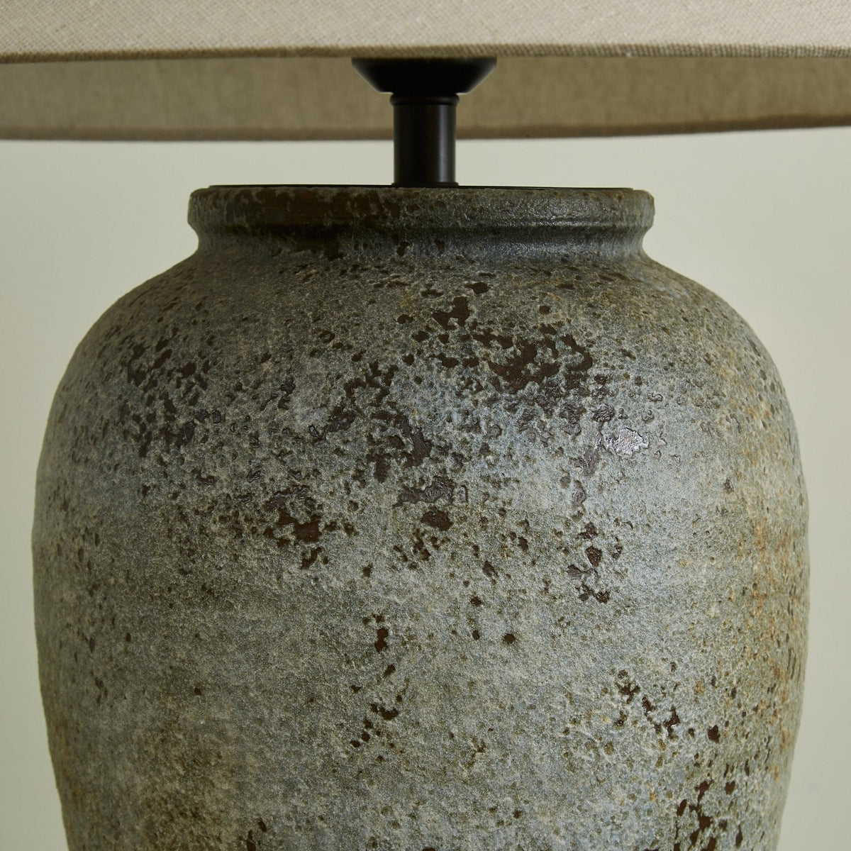 Terra Keramik- und Stoff-Tischleuchte in Grau & Beige