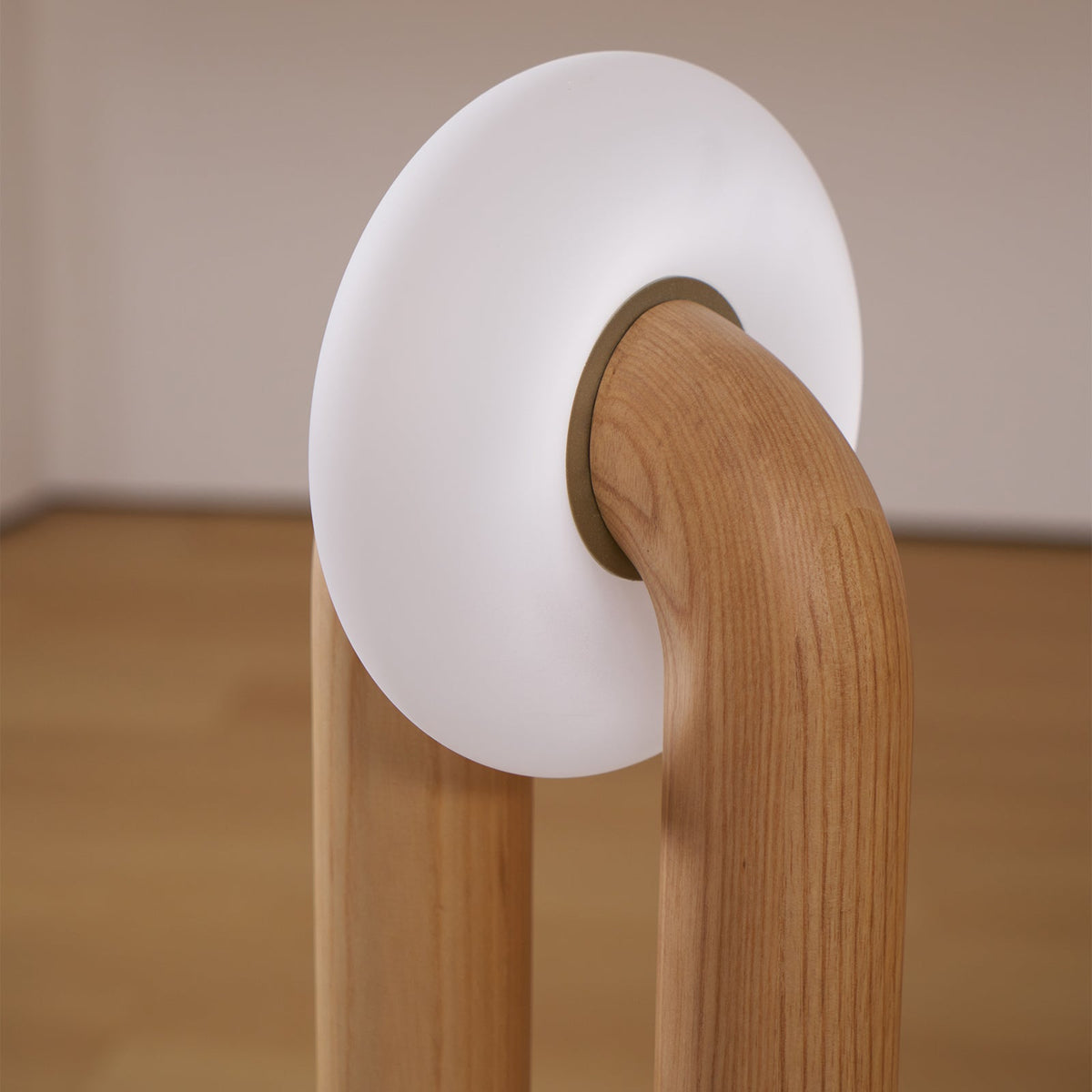 Raelix Vintage Tischleuchte aus Holz