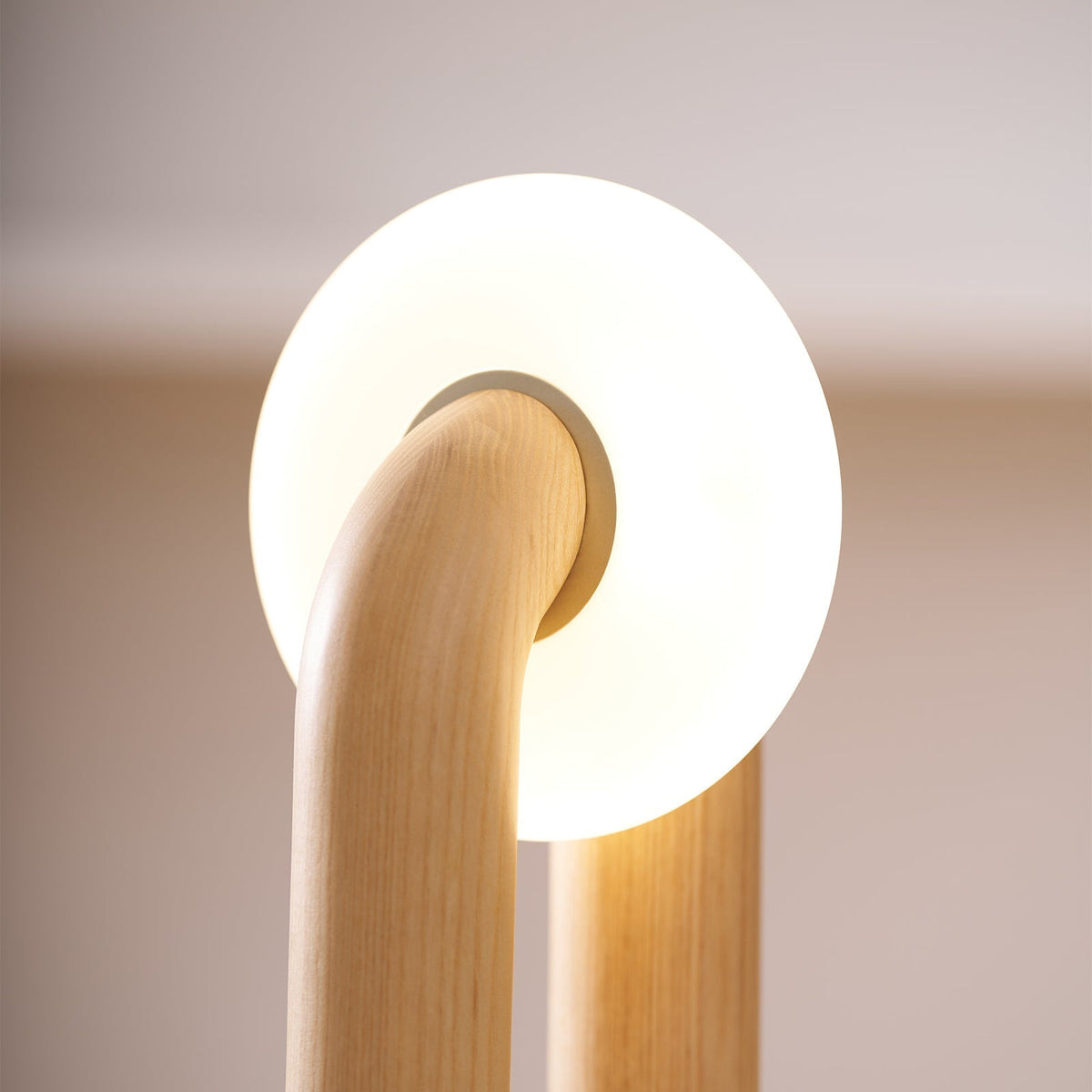 Raelix Vintage Tischleuchte aus Holz