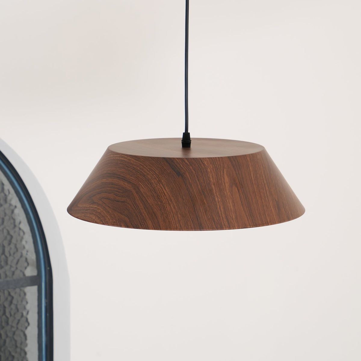 Novain Pendelleuchte mit Holzmaserung