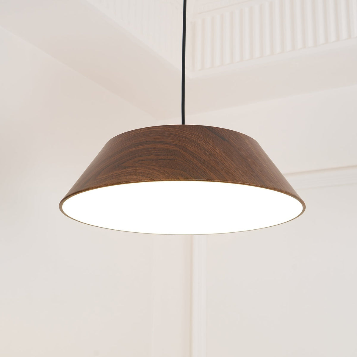Novain Pendelleuchte mit Holzmaserung