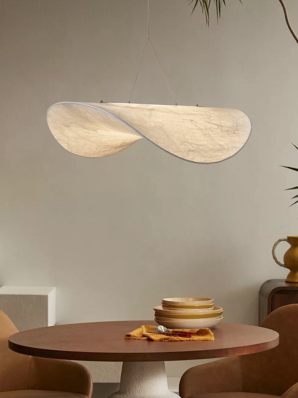 Marenis Elegance Pendelleuchte aus Seide im nordischen Stil