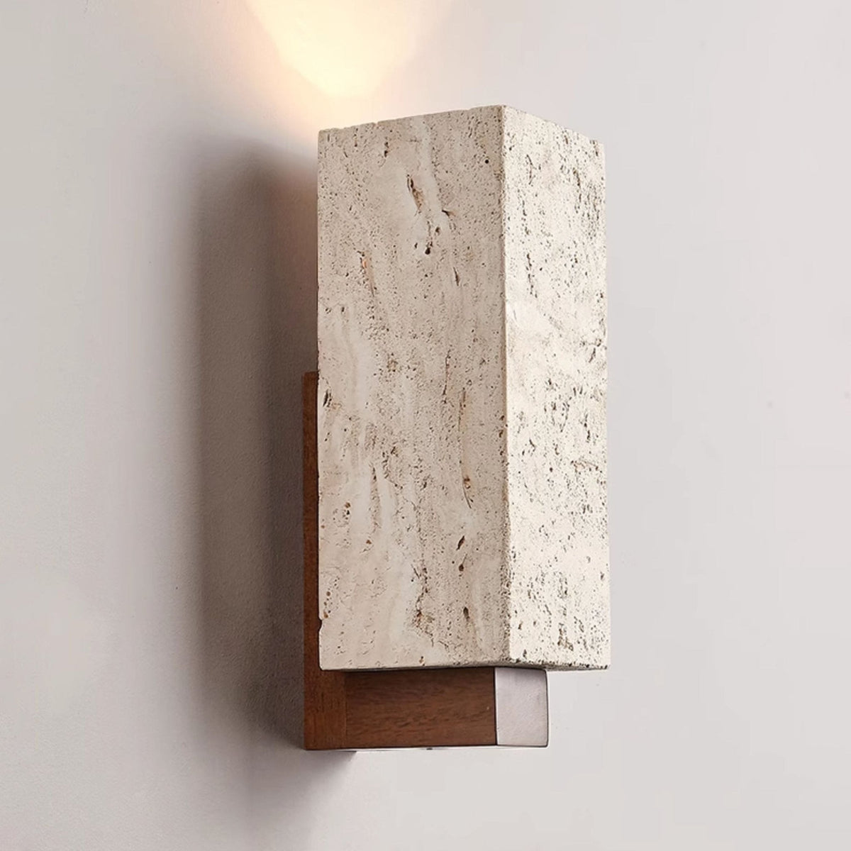 Elsoran Travertin-Block-Wandleuchte