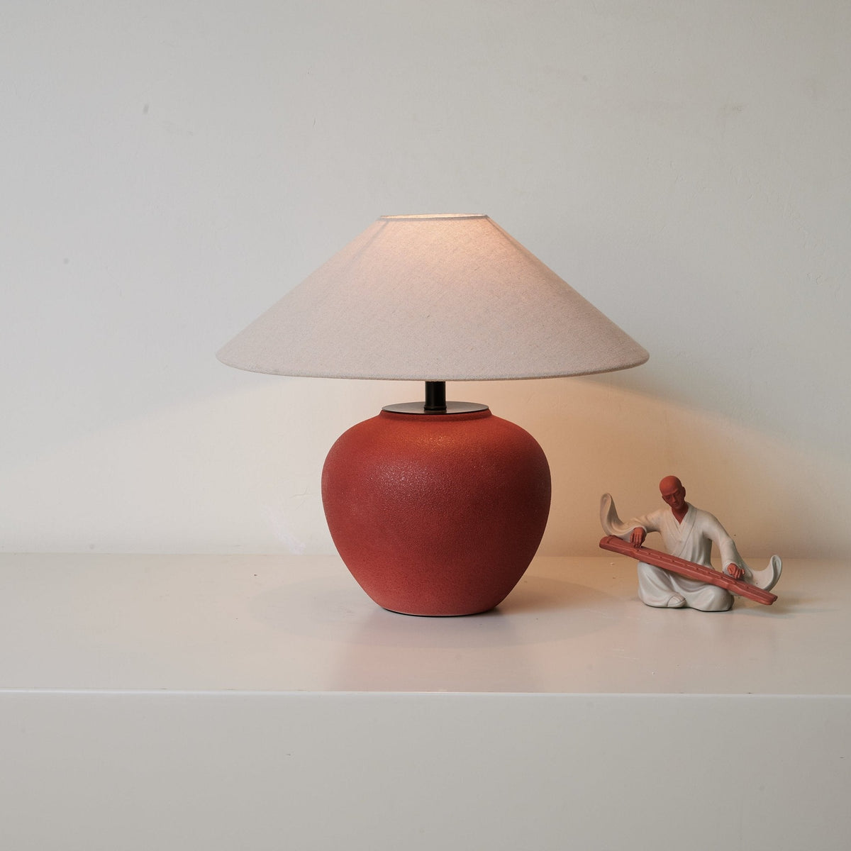 Kiara Minimalistische Tischleuchte aus Keramik