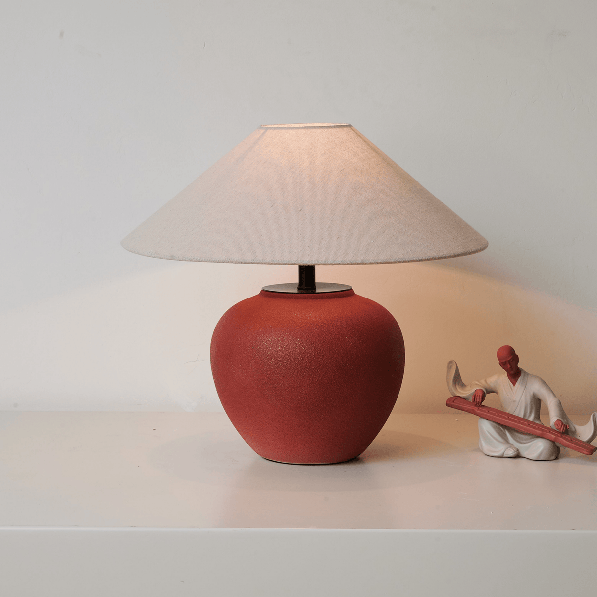 Kiara Minimalistische Tischleuchte aus Keramik