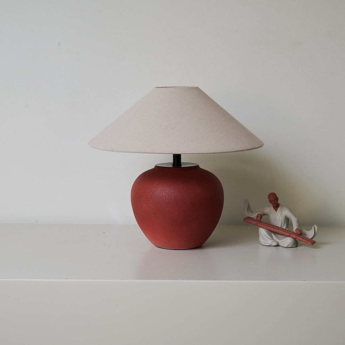 Kiara Minimalistische Tischleuchte aus Keramik